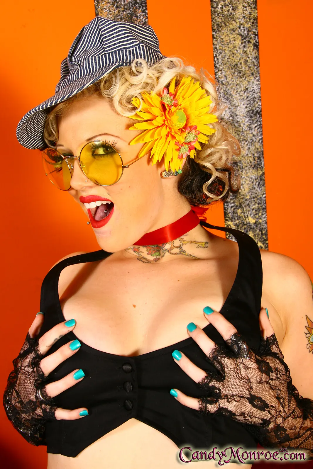 Candy Monroe - Elmer usa bragas y come semen - Candy Monroe | Picture (6)