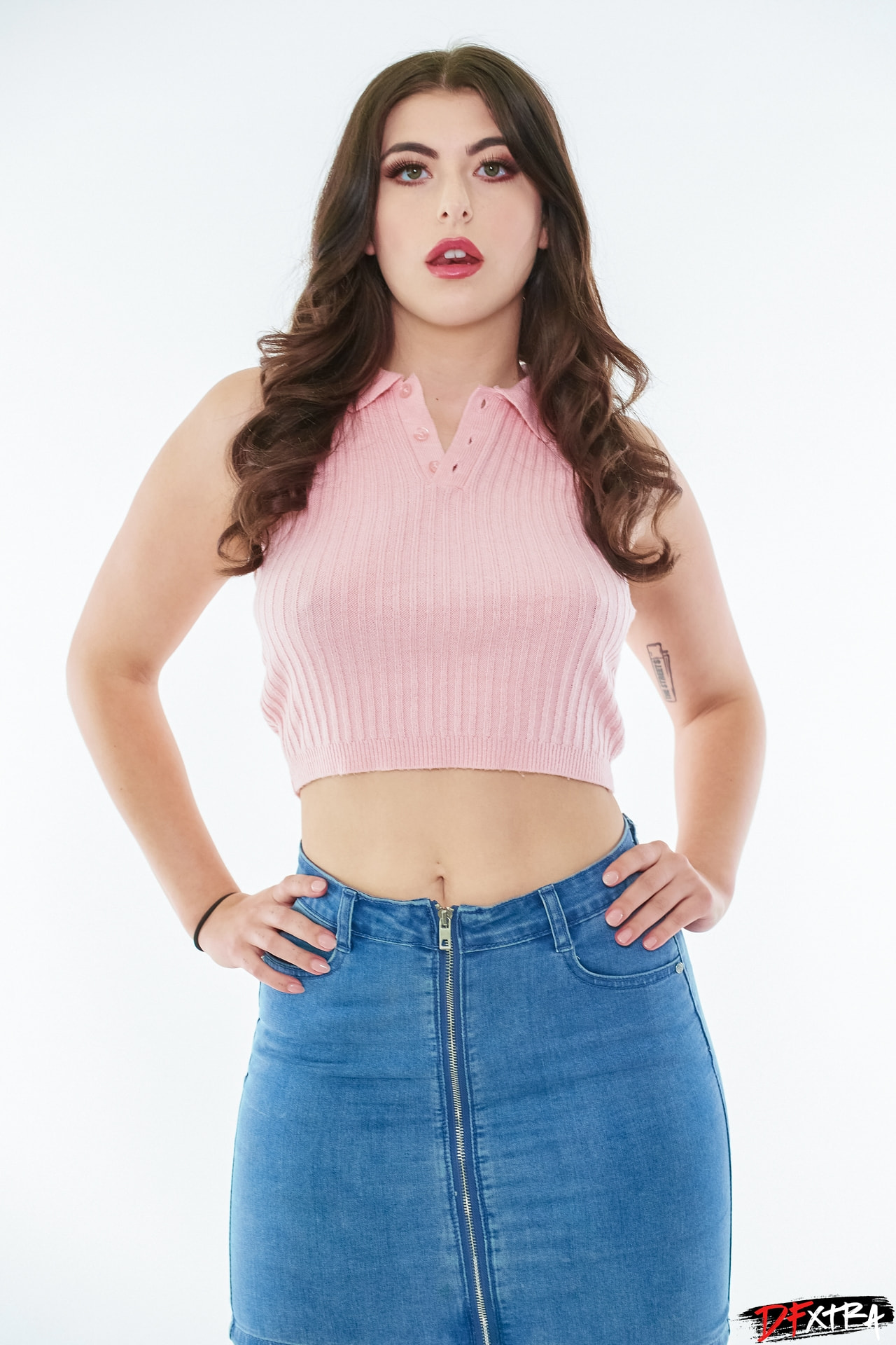 Gal Ritchie Becomes a Proper American Slut