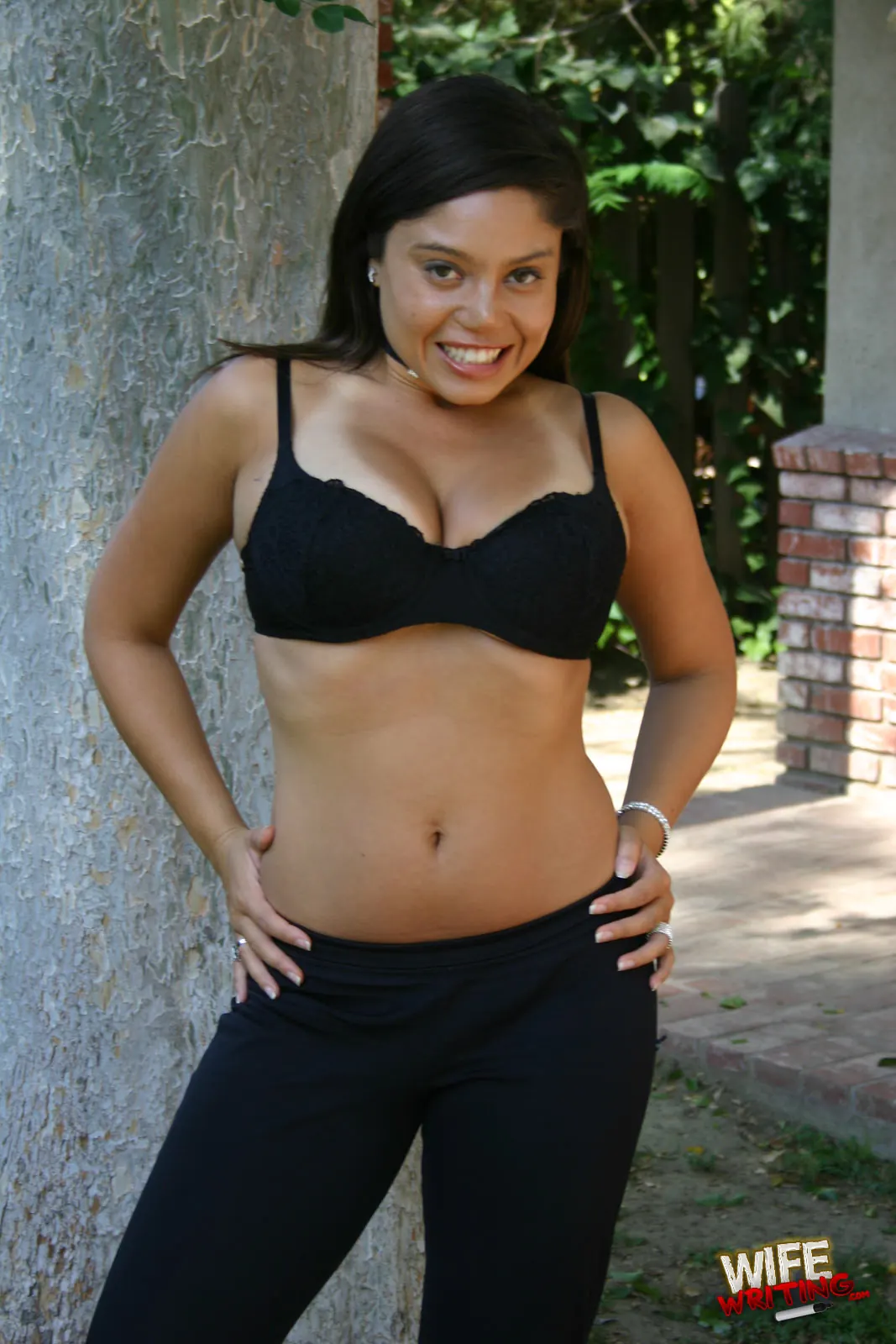 Luccia - Luccia - Esposa escribiendo | Picture (2)